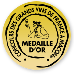 Een medaille, in het Frans een macaron, van het Cobcours des Grands Vins de France a Mâcon